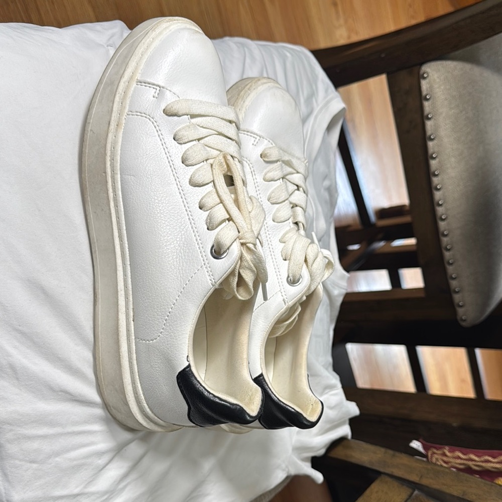 White and Black Low-Top Sneakers - Steve Madden